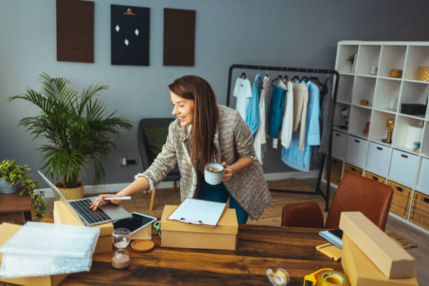 istock Help of technology in delivery business. 1360508007