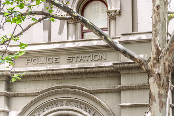 the front entrance to an old disused police station - history built structure australia building exterior imagens e fotografias de stock