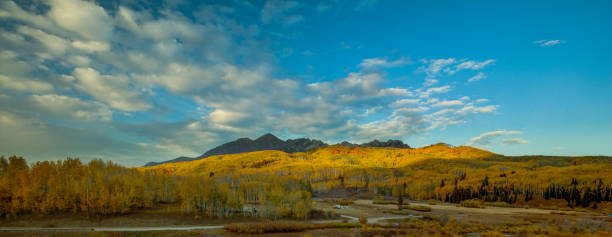 istock AUTUMN SHOWCASE-PANO VIEW 1360580553