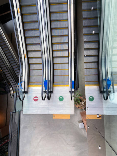 에셀레이터 - elevator escalator footpath airport 뉴스 사진 이미지