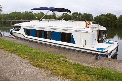 Houseboat vacations in Burgundy in France,Europe