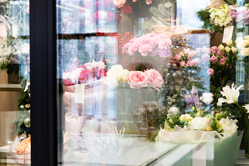 florist shop window with bouquets on the shelves