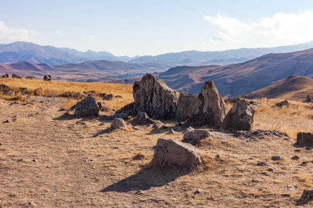 산고원, 아르메니아에 조라트 카러 또는 카라훈지에서 서 돌. - european culture megalith observatory rock 뉴스 사진 이미지