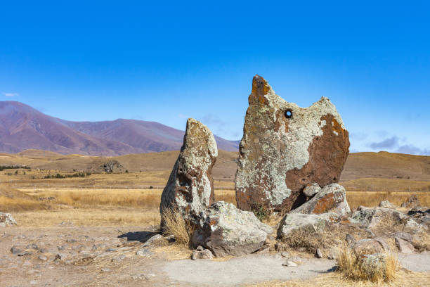 산고원, 아르메니아에 조라트 카러 또는 카라훈지에서 서 돌. - european culture megalith observatory rock 뉴스 사진 이미지
