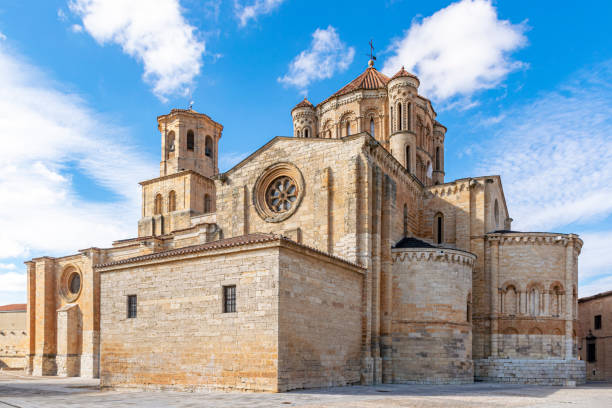 kathedrale von toro in der provinz zamora, spanien.colegiata de santa maría la mayor. - romanesque stock-fotos und bilder