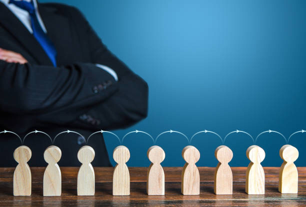 istock Leader oversees the information exchange between people. Cooperation, collaboration. Communication. Leadership. Transfer of experience. Spreading rumors. Social connections and hierarchy. 1360710430