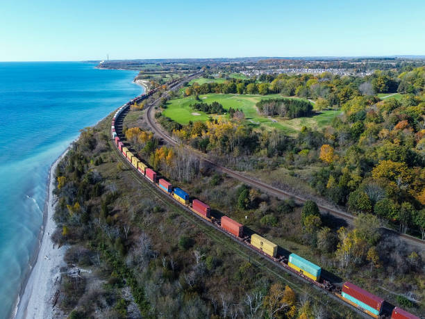 canadian pacific railway vaughan intermodal terminal in port hope ontario, canada - goederentrein stockfoto's en -beelden