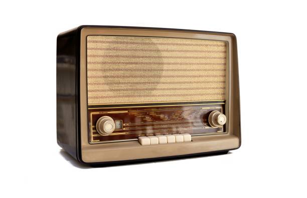 Old retro analog radio vintage, solated white background Old retro analog radio vintage, solated white background radio retro revival old old fashioned stock pictures, royalty-free photos & images