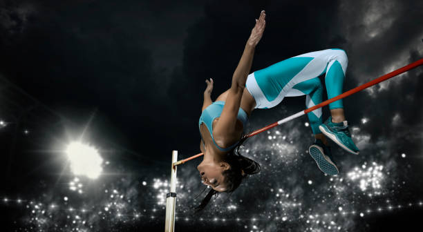 mujer en acción de salto de altura. banner deportivo - salto de altura fotografías e imágenes de stock