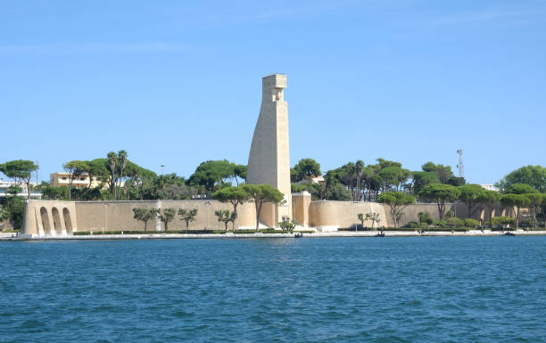 monumento aos marinheiros da itália, apulia, brindisi - brindisi - fotografias e filmes do acervo