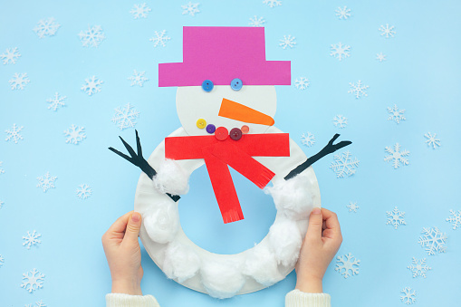 Step-by-step instruction of christmas snowman from a Paper Plate.Final result. Handmade for children. DIY and kids creativity. Children's Christmas and New year craft