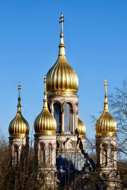 russisch-orthodoxe kirche der heiligen elisabeth auf dem neroberg - neroberg stock-fotos und bilder