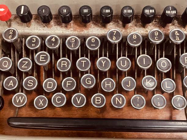 typewriter old typewriter alphabet keys - typebar business retro revival letter imagens e fotografias de stock
