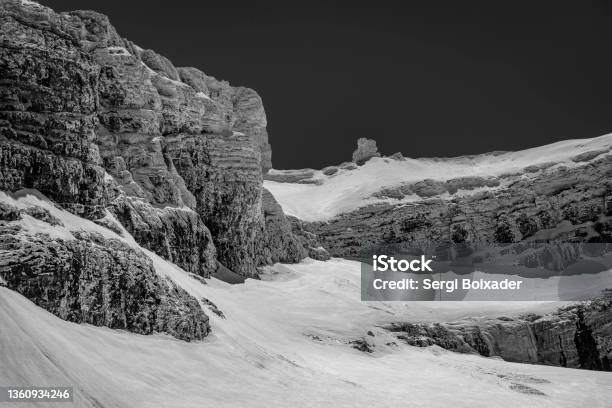 Finger Of The False Breach Seen From The Col De Sarradets Stock Photo - Download Image Now
