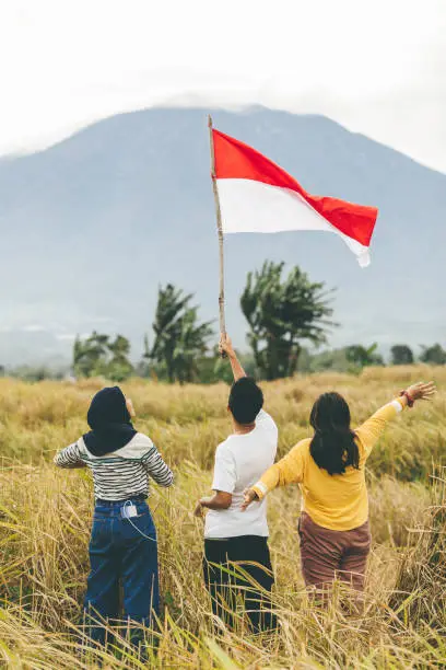 Photo of young asian adults celebrate indonesia independence day