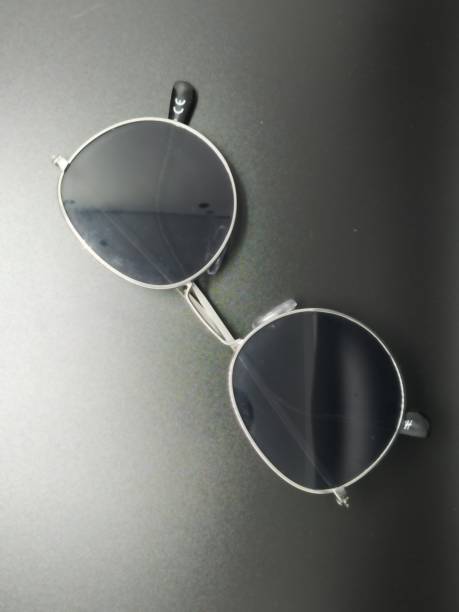 Occhiali da sole Vintage sunglasses on a gradient grey background occhiali da sole stock pictures, royalty-free photos & images
