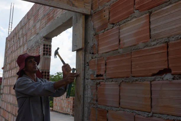 construction worker fixing a wall structure - civil building imagens e fotografias de stock