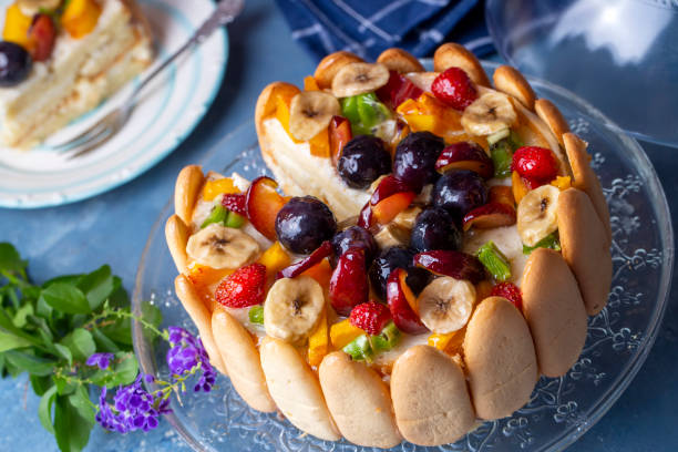 deliziosa torta di frutta (nome turco; torta di lutto alla frutta, torta di lutto di frutta mista) - 16707 foto e immagini stock