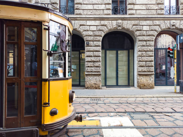 detail einer straßenbahn in mailand - milan italy cable car old italy stock-fotos und bilder