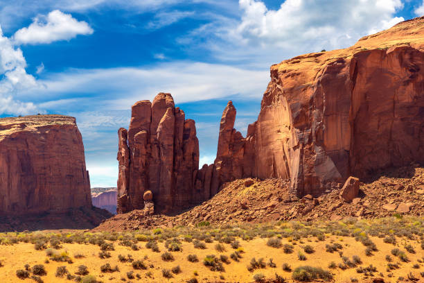 monument valley, arizona, estados unidos - monument valley navajo mesa monument valley tribal park fotografías e imágenes de stock