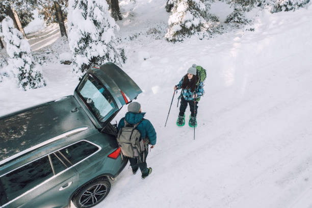 czy jesteśmy gotowi do pracy? - transportation mountain winter couple zdjęcia i obrazy z banku zdjęć