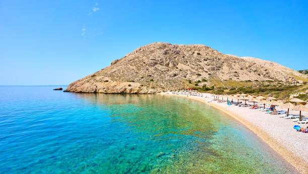 "oprna bay" sull'isola di krk in croazia - krk foto e immagini stock