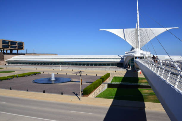 cudahy gardens, reiman pedestrian bridge y milwaukee art museum (mam) - quadracci pavilion, milwaukee, wisconsin, ee.uu. - cudahy fotografías e imágenes de stock