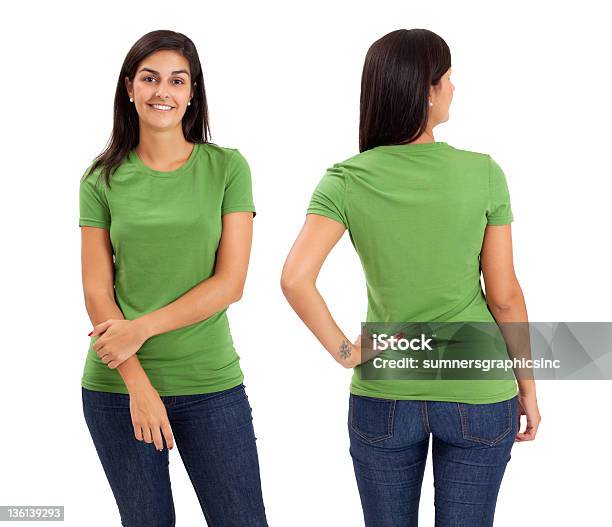 Foto de Mulheres Posando Com Camisa Verde Branco e mais fotos de stock de Camiseta - Camiseta, Verde - Descrição de Cor, Mulheres