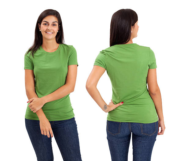 женщины, которые позируют с пустым зеленой рубашке - green t shirt стоковые фото и изображения