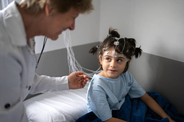 doctor talking to a boy before polysomnography (sleep study) - neurology child stockfoto's en -beelden