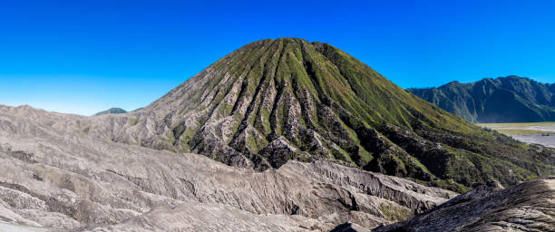 wulkan bromo, jawa - bromo crater zdjęcia i obrazy z banku zdjęć