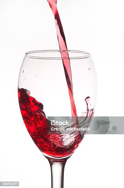 Verter De Vinho - Fotografias de stock e mais imagens de Bebida Alcoólica - Bebida Alcoólica, Copo, Copo de Licor