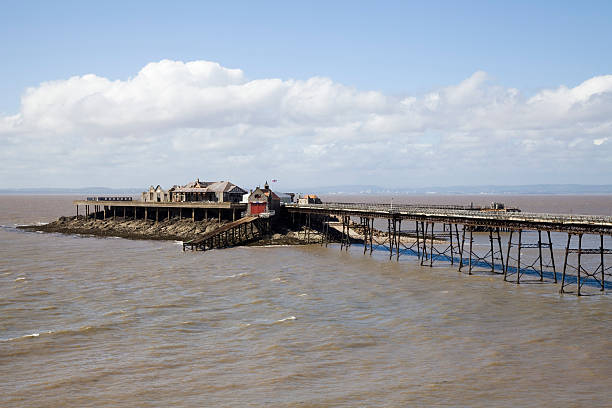 istock Sea and old derelict Victorian pier 136146425
