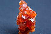 granat-mineralprobe-stein-gestein-geologie-edelstein-kristall.jpg?b=1&s=170x170&k=20&c=g8Pc6iytxHP1cAE5LPa7vdJvzjXxLwGdnvwRrVbL1sE=