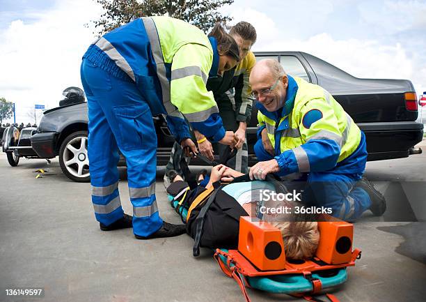 Estabilizar Foto de stock y más banco de imágenes de Motocicleta - Motocicleta, Choque, Collarín médico