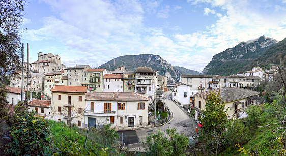 Papigno is a fraction of the municipality of Terni. At the height of 222 meters it controls the Vanerina with 449 inhabitants