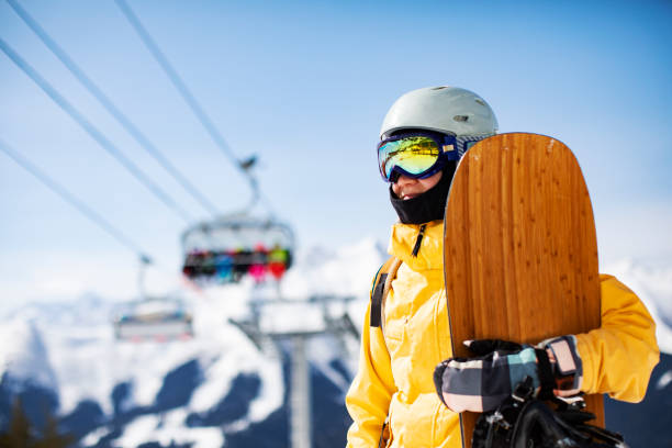 istock Woman snowboarding at ski resort 1361533397