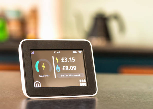 внутренний дисплей smart meter в ве�ликобритании - nobody uk indoors british culture стоковые фото и изображения