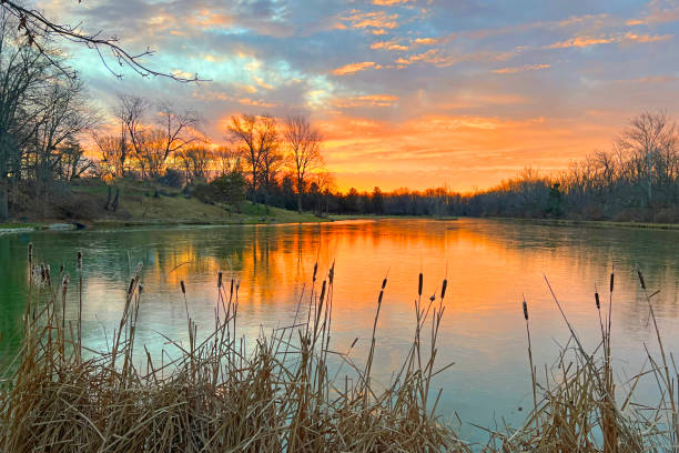 lake sunrise-howard county indiana - sky pink photography lake fotografías e imágenes de stock