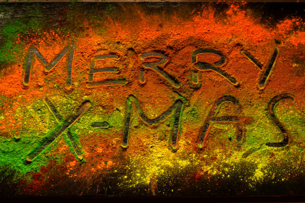 une planche de bois noir pleine de couleurs et merry x - mas écrit par finger dessus. concept de célébration de noël. - christmas paint powder paint green photos et images de collection