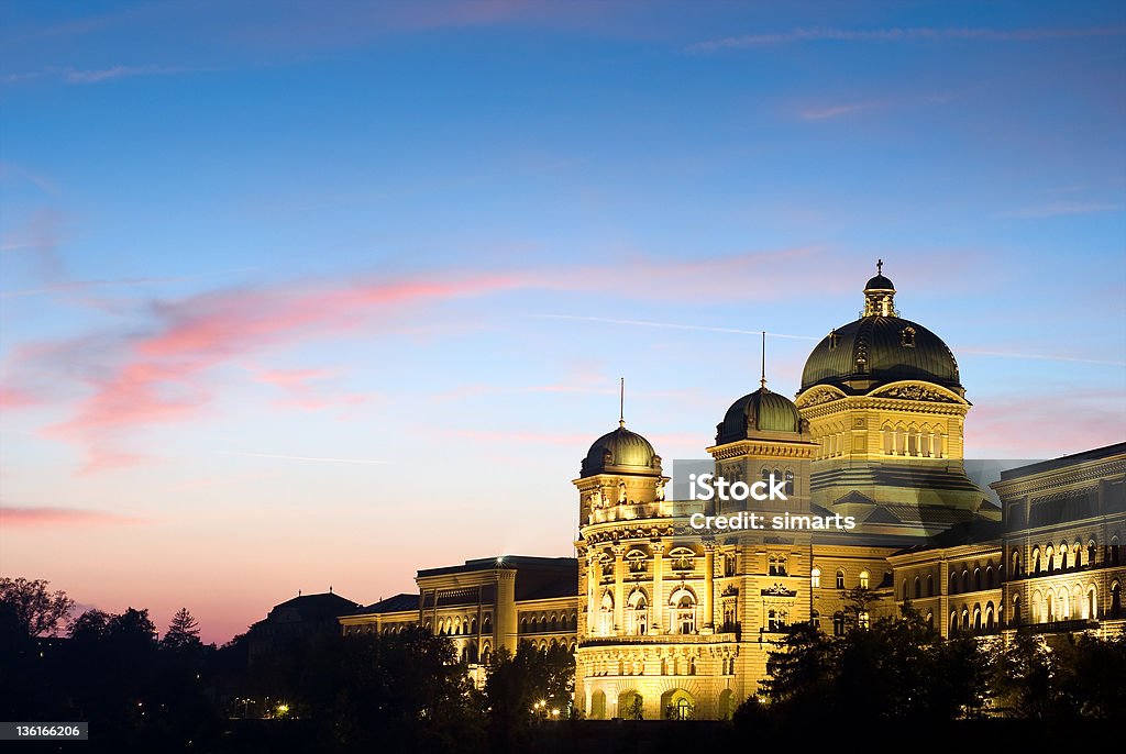 Federal Palace de Suisse, de nuit - Photo de Bâtiment du parlement libre de droits