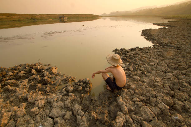 가뭄 및 기후 변화 - scarcity water people land 뉴스 사진 이미지