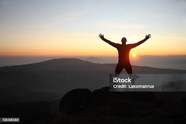 Arrampicata - Fotografie stock e altre immagini di Adulto - Adulto, Alpinismo, Ambientazione esterna