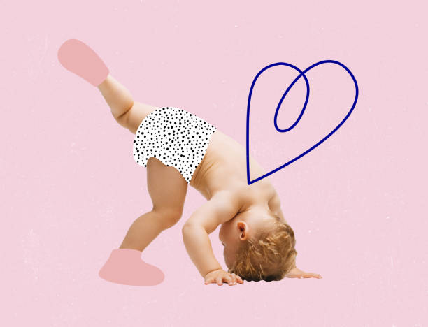 design creativo. ragazzino, bambino giocoso con le ali di cupido che cerca di stare in piedi sulla testa isolato su sfondo rosa - humor inspiration angel child foto e immagini stock