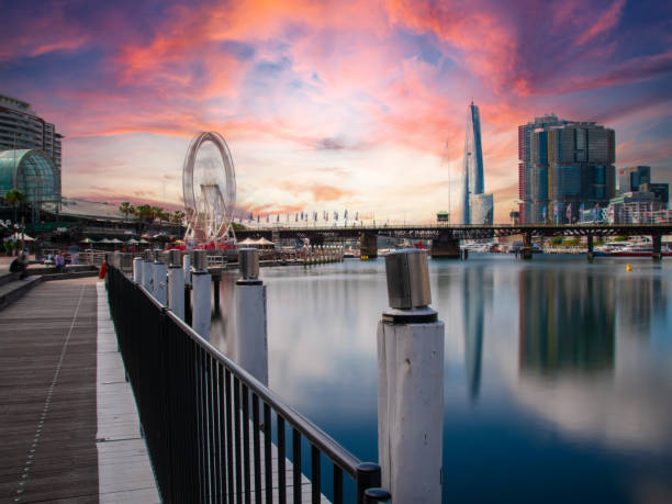 vista panoramica del porto di sydney e dello skyline della città di darling harbour e barangaroo australia - darling harbor foto e immagini stock