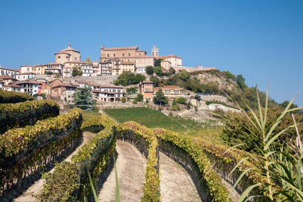 istock La Morra hilltop, Italy 1361708489