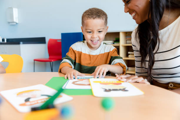 istock Young boy imitates emotion flash cards 1361756672