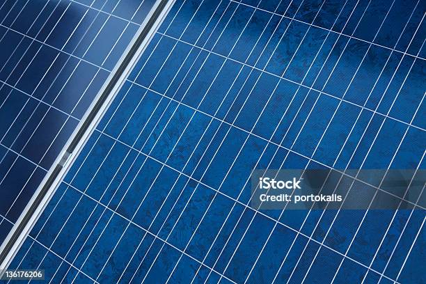 Painéis Solar - Fotografias de stock e mais imagens de Central de Energia Solar - Central de Energia Solar, Coleção, Combustíveis e Geração de Energia
