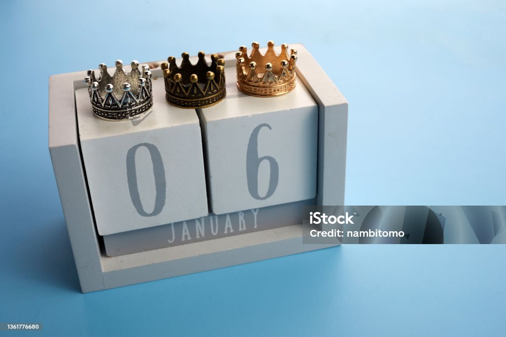 Epiphany Day Concept. 6 January calendar with three crowns on bue background Epiphany Day Concept. 6 January calendar with three crowns on bue background. Epiphany - Religious Celebration Stock Photo