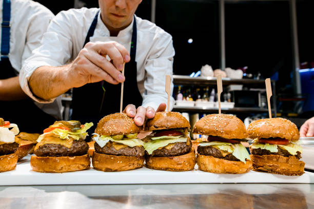 front view of delicious juicy hamburgers with meat cutlet and vegetables - food elegance cutlet restaurant imagens e fotografias de stock